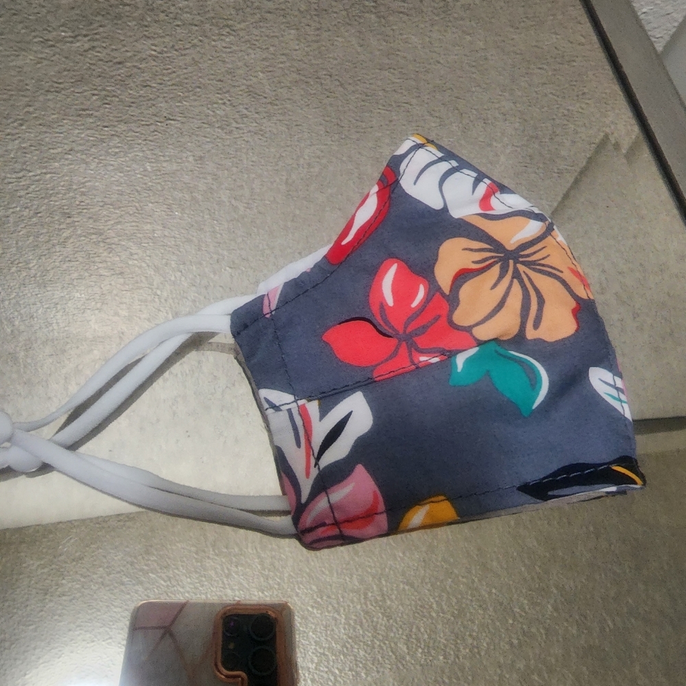 VERA BRADLEY COASTAL PARADISE FITTED FACE MASK